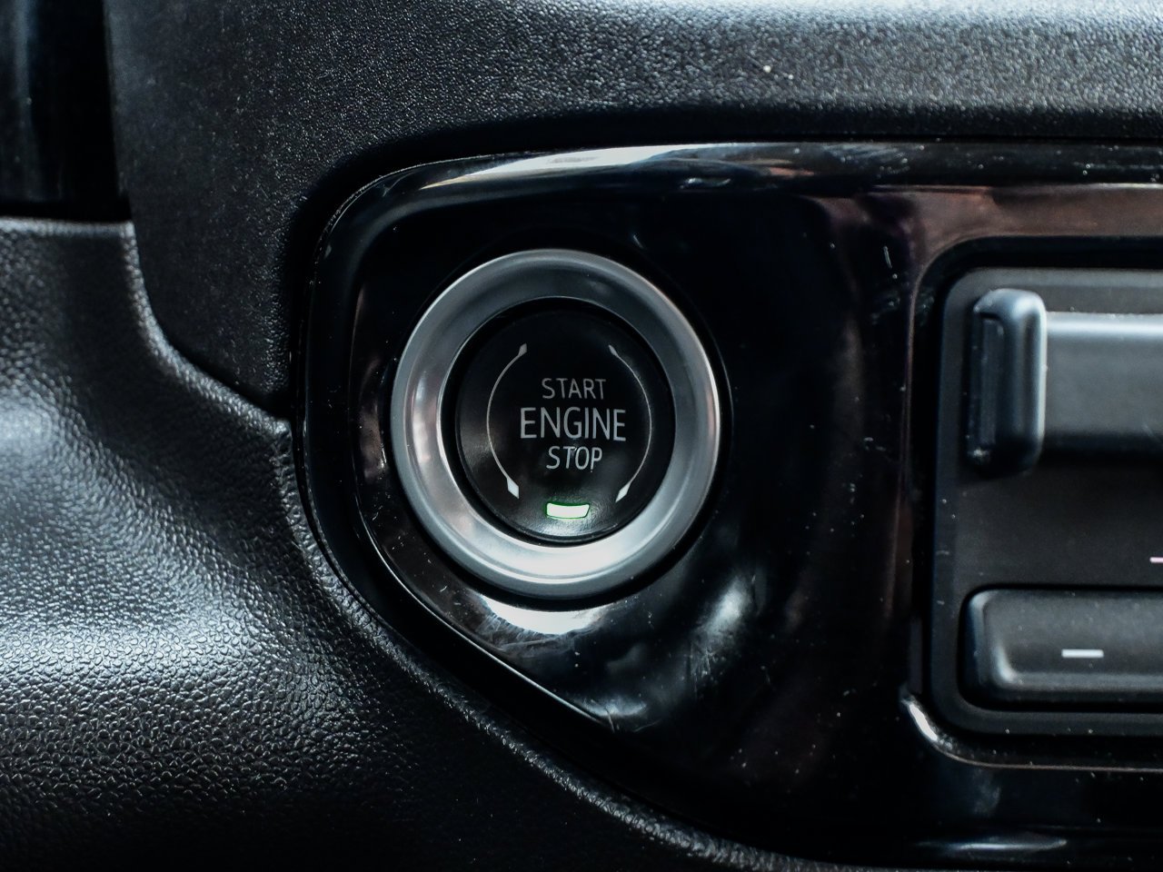 2024 Chevrolet Silverado 1500 4WD Crew Cab 147 RST Black Sherwood Park - photo #24