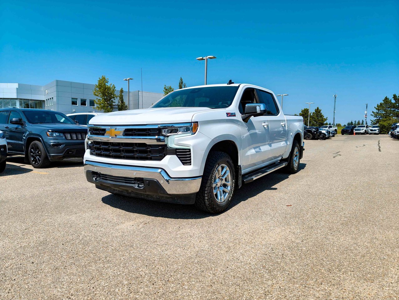 2024 Chevrolet Silverado 1500 4WD Crew Cab 147 LT White Sherwood Park - photo #3