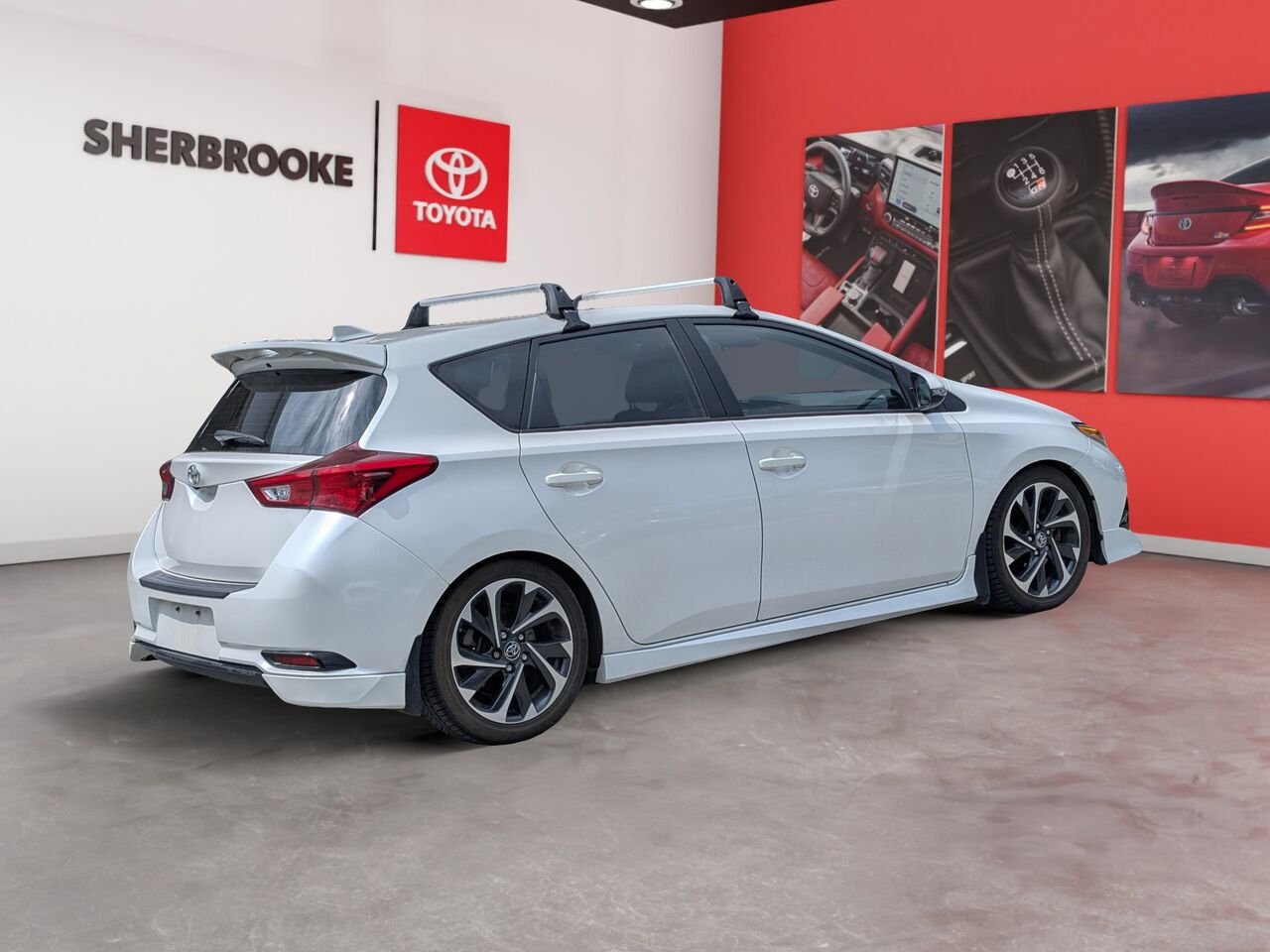 2018 Toyota Corolla iM JTNKARJE2JJ571162 White Sherbrooke - photo #2