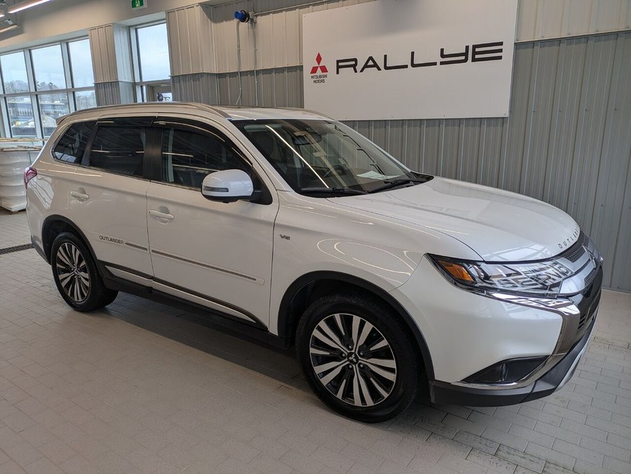 2019 Mitsubishi Outlander GT S-AWC White