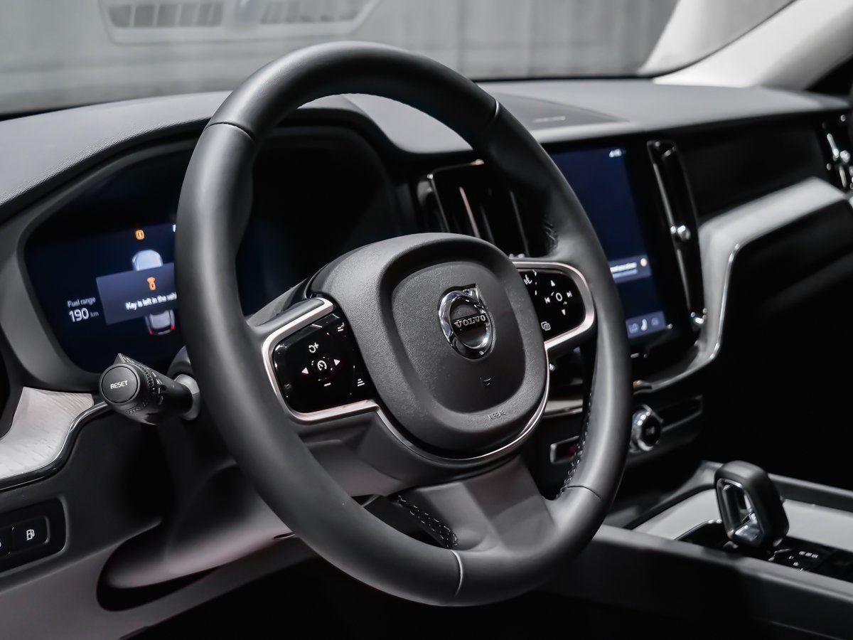 2025 Volvo XC60 Plug-In Hybrid T8 PLUS DARK CLIMATE HARMAN KARDON Black Montreal - photo #7