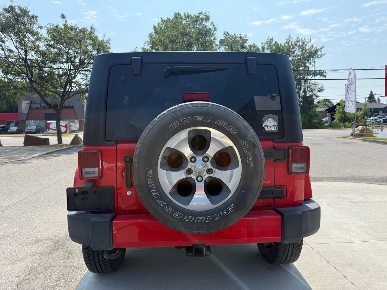 2017 Jeep Wrangler Unlimited Modèle Sahara 4 portes traction intégrale Red Châteauguay - photo #5