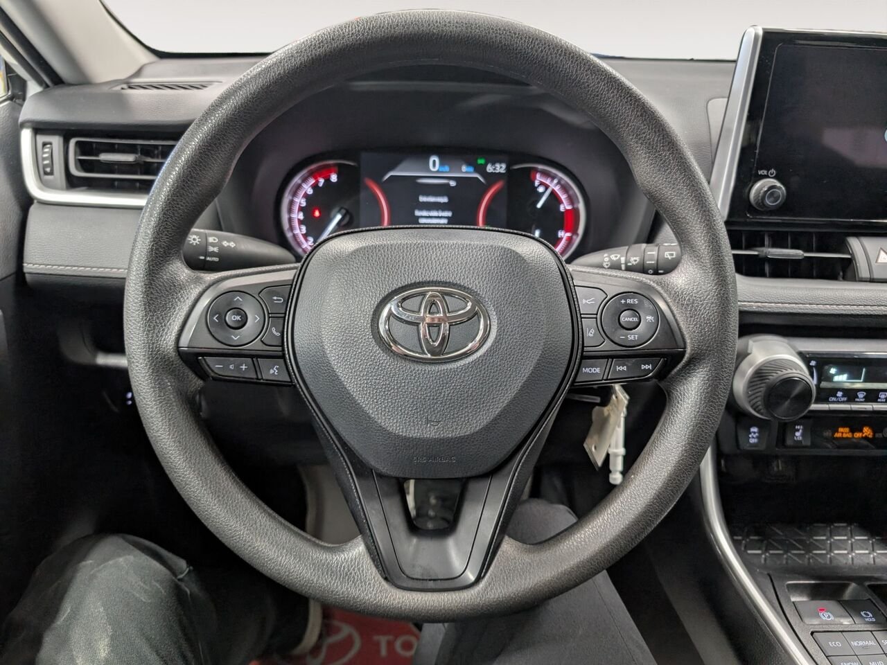 Toyota RAV4 LE/SIÈGES CHAUFFANTS/CAMÉRA DE RECUL/BLUETOOTH/AC/ 2025 Blanc Sherbrooke - photo #12