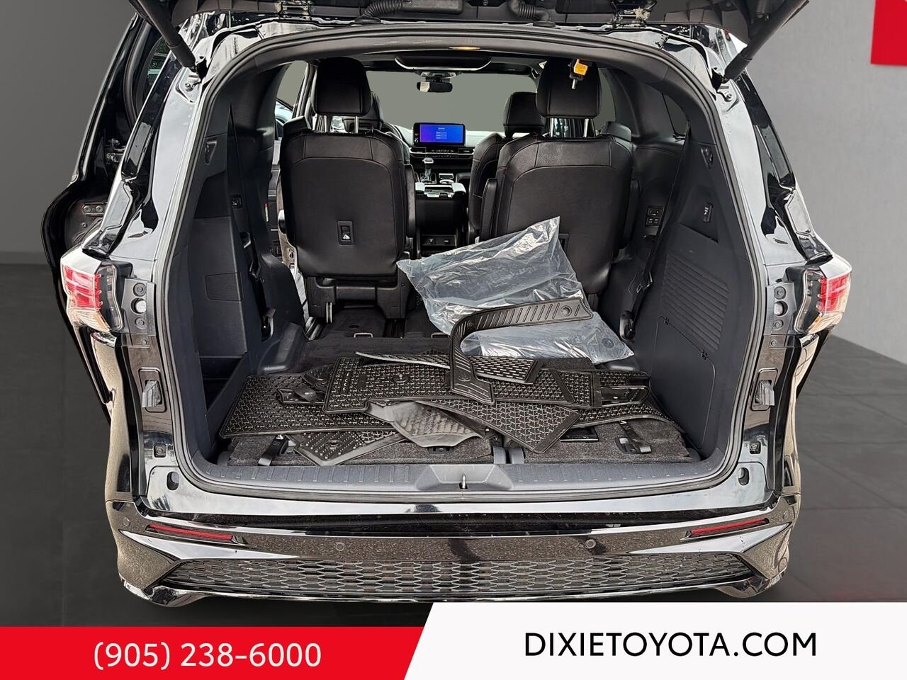 2026 Toyota Sienna XSE AWD TEC PKG / HEATED SEATS / REAR-ENTERTAINMENT PLAYER / ALLOY WHEELS / CARPLAY AND ANDROID AUTO Black Mississauga - photo #21