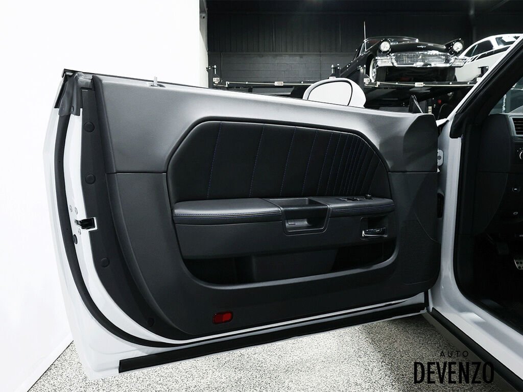 2014 Dodge Challenger White Saint-Eustache - photo #12