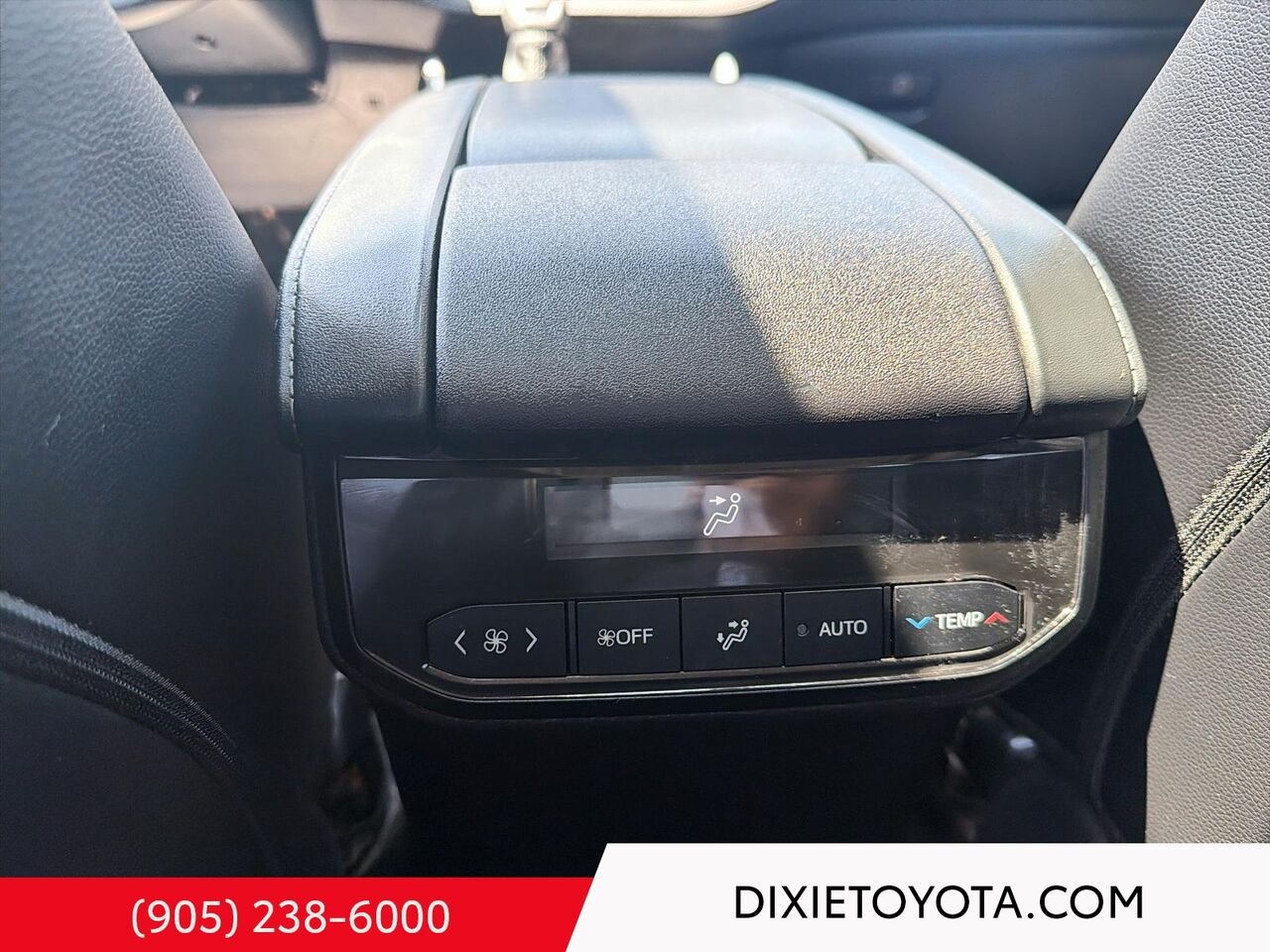 2024 Toyota Highlander XLE AWD / CLEAN CARFAX / HEATED SEATS / MOONROOF / ALLOY WHEELS / CARPLAY AND ANDROID AUTO Black Mississauga - photo #19