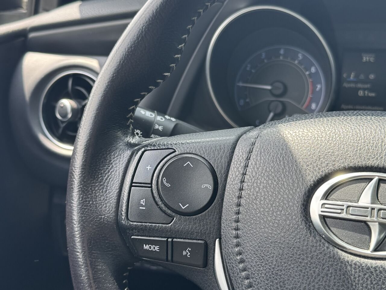 Scion iM Hatchback 2016 Beige Granby - photo #16