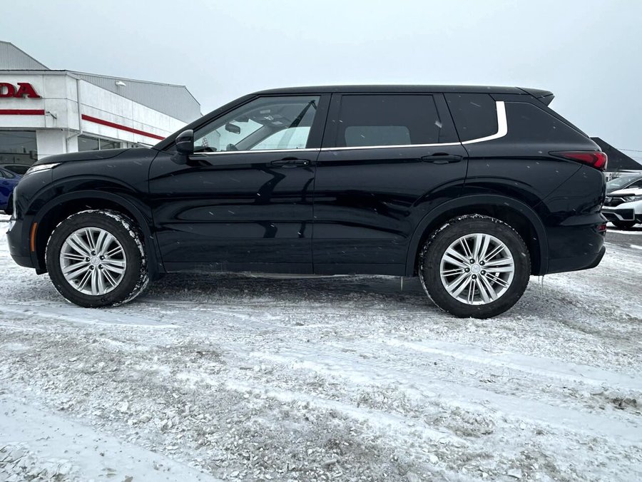 2022 MITSUBISHI OUTLANDER ES 2022 Black