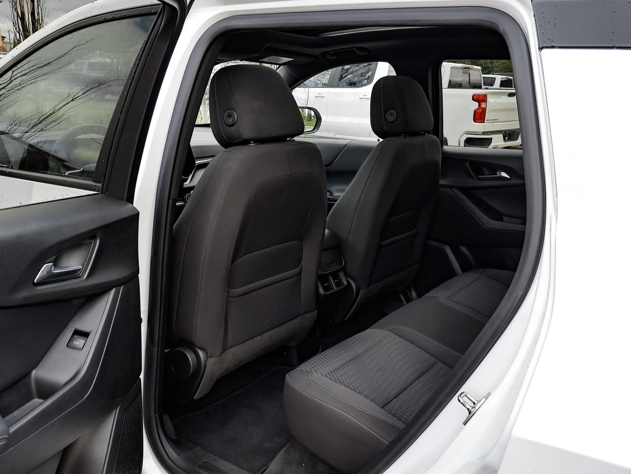 2026 Chevrolet Equinox AWD 4dr LT w/2LT White Sherwood Park - photo #25