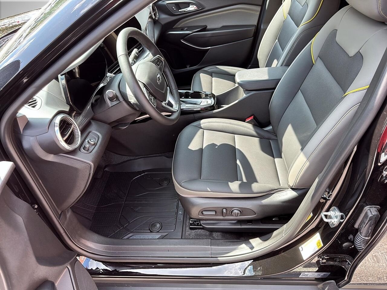 CHEVROLET Trax ACTIV 2026 NOIR MOSAIQUE METALLISE Saint-Hyacinthe - photo #8