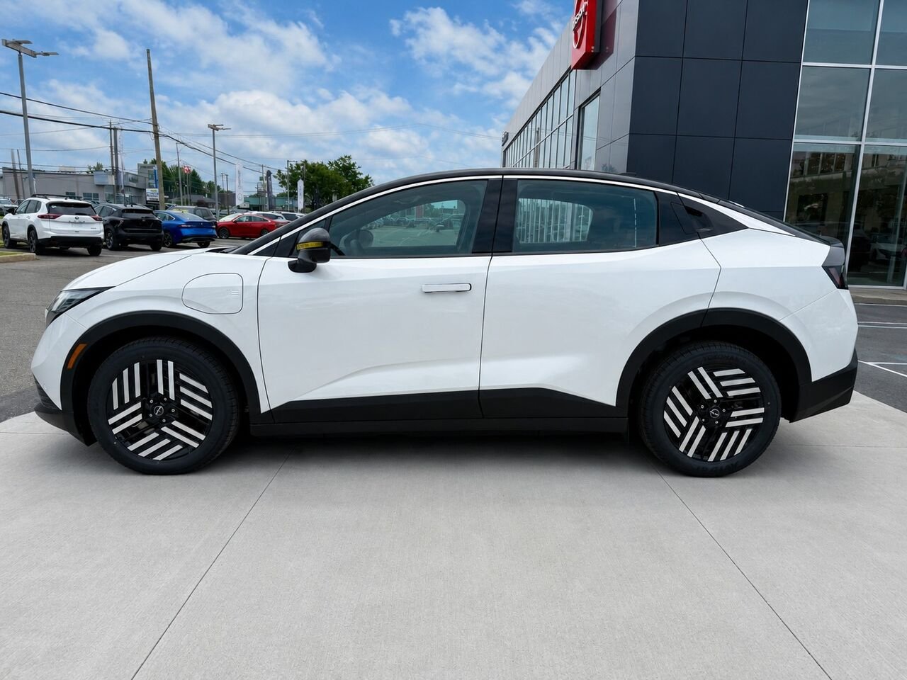 NISSAN LEAF LEAF SV+ 2026 Blanc Everest nacré triple couche/Noir Châteauguay - photo #1