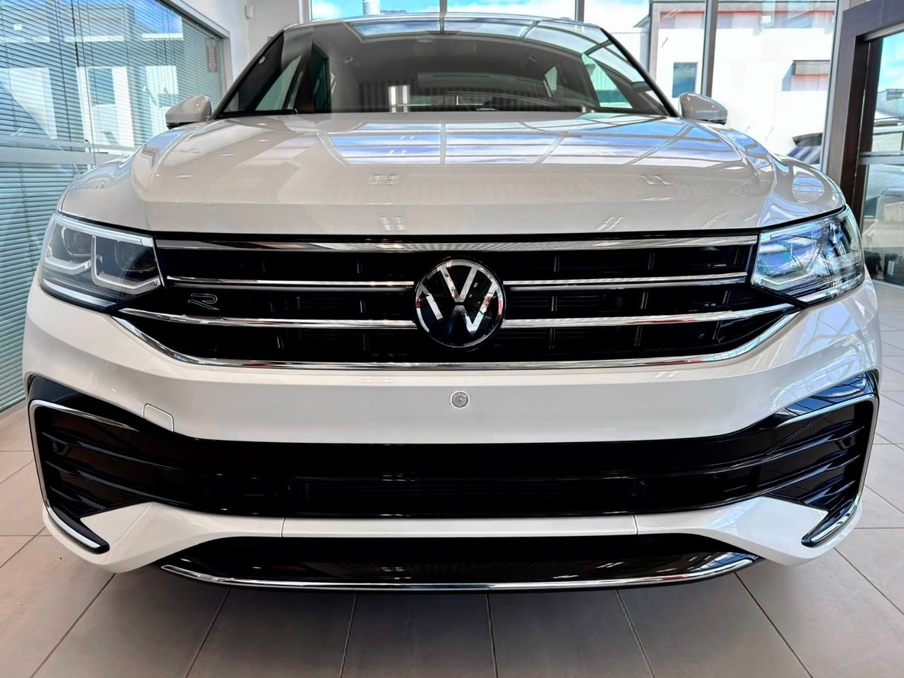 2024 Volkswagen Tiguan White Notre-Dame-des-Prairies - photo #5