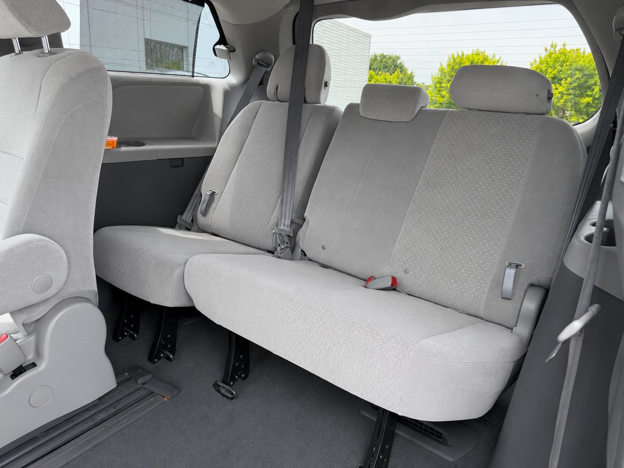2019 Toyota Sienna LE Grey Châteauguay - photo #8