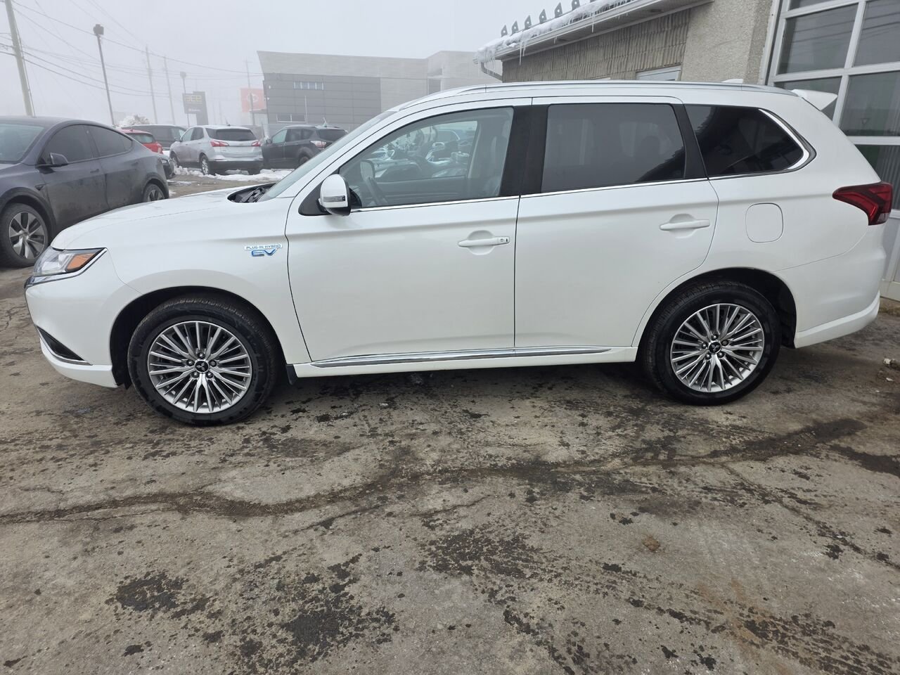 2020 Mitsubishi Outlander Plug-In Hybrid White  - photo #2