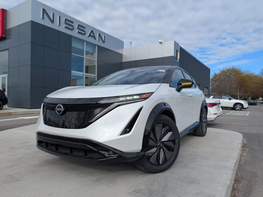 2026 NISSAN ARIYA 2026 Everest White Pearl Tricoat/Black Diamond Pearl