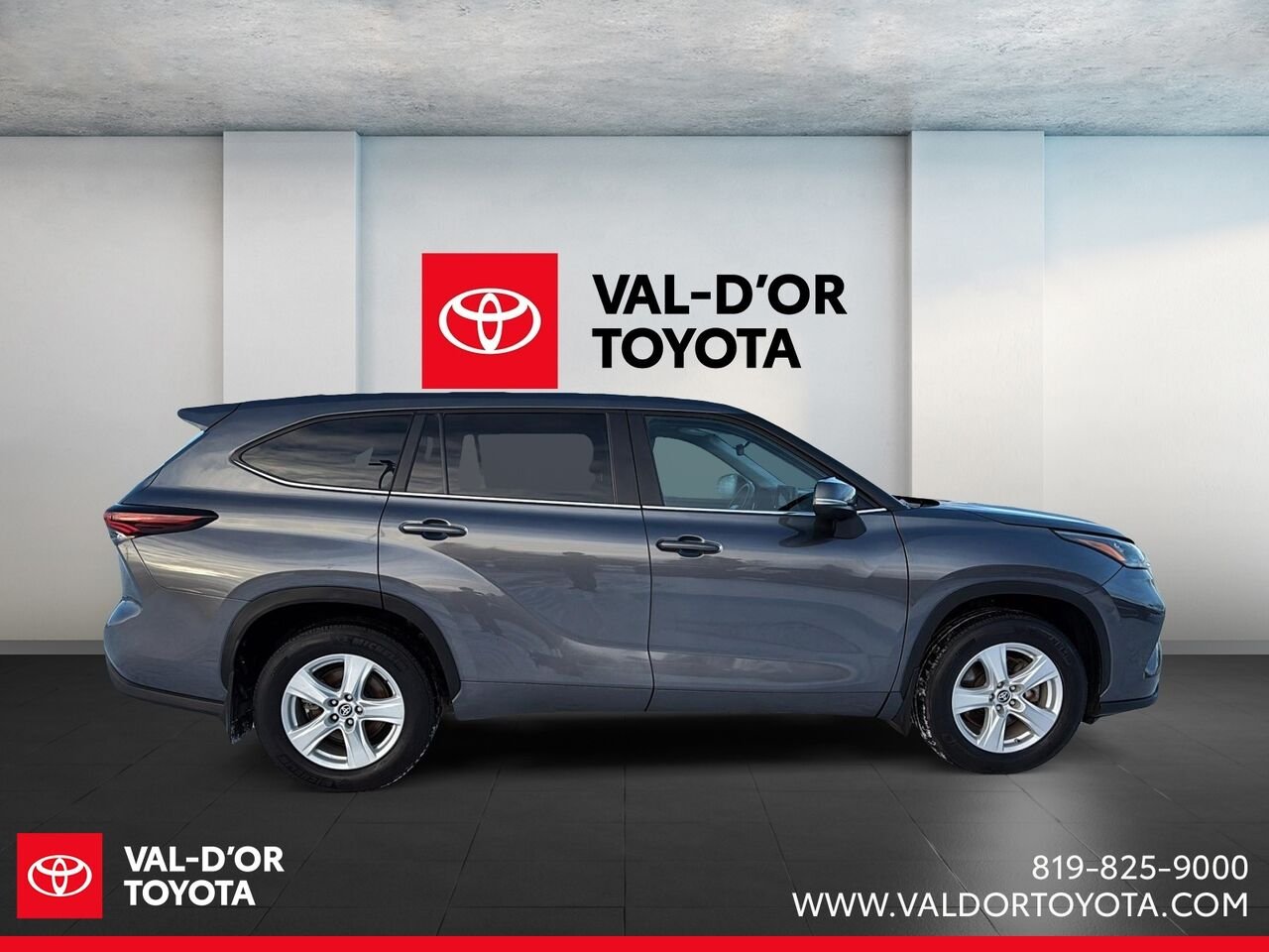 Toyota Highlander LE AWD LE AWD 2024 Gris magnétique métallisé Val-d'Or - photo #4