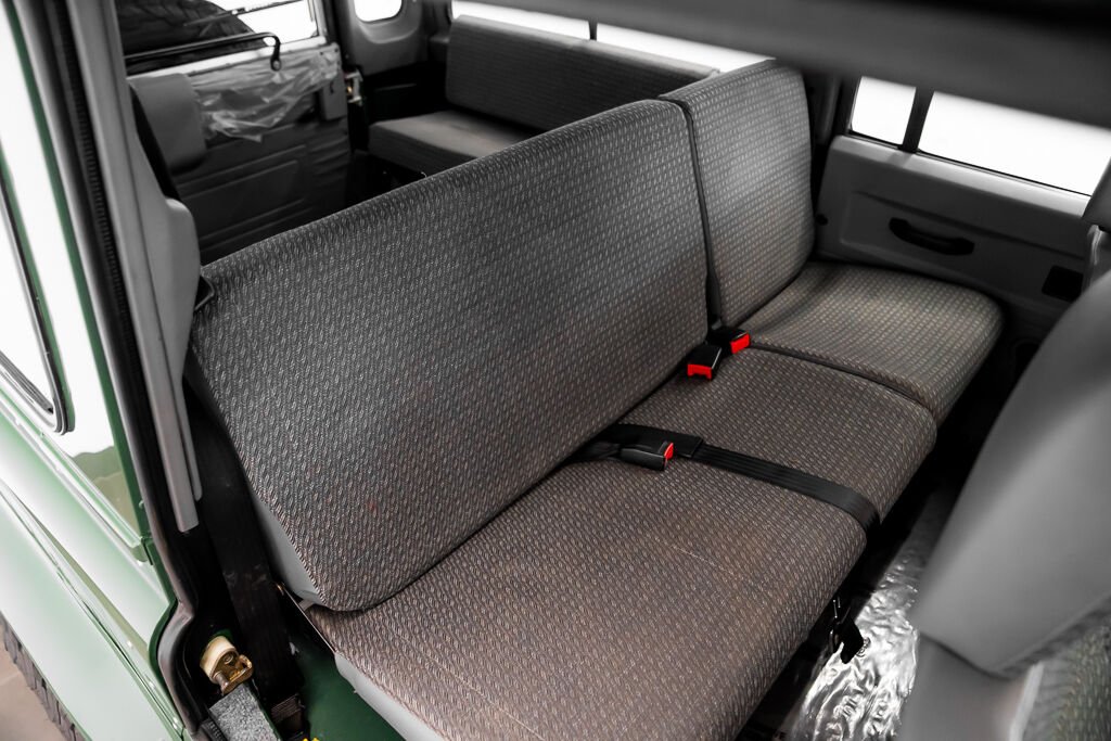 Land Rover Defender CAR IN MILES 1997 Vert Kirkland - photo #16