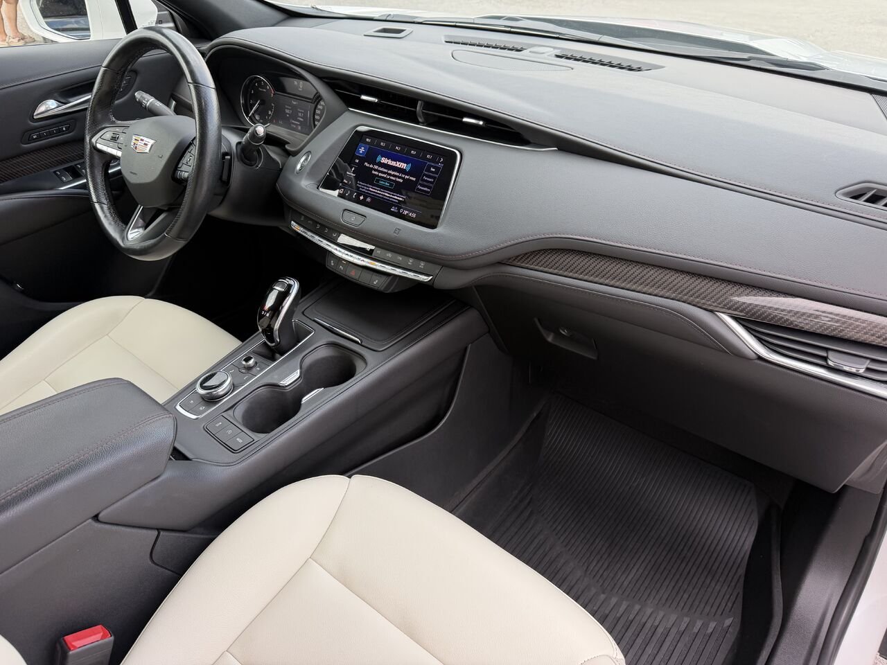 2020 Cadillac XT4 SPORT AWD White Laval - photo #17
