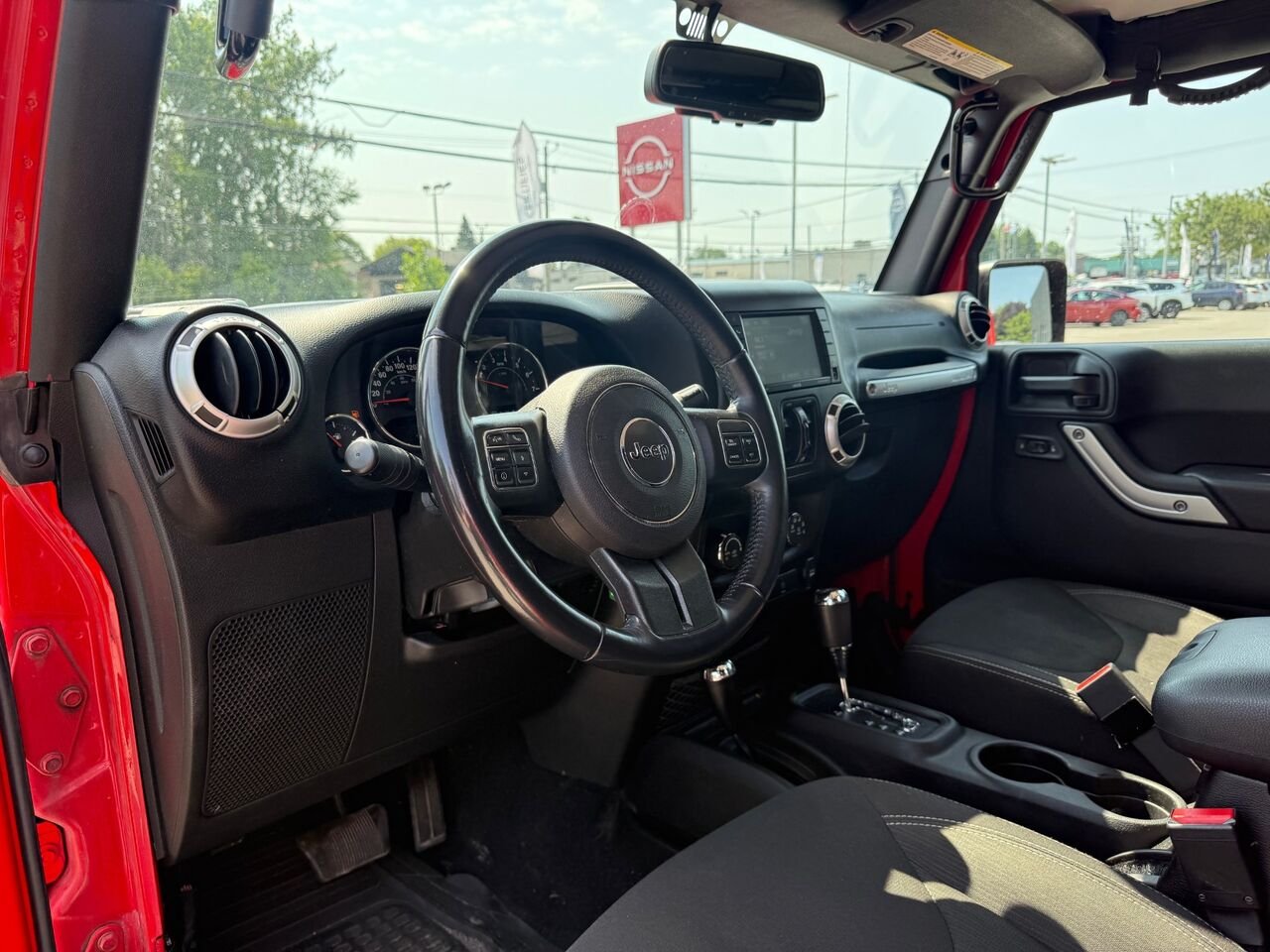 2017 Jeep Wrangler Unlimited Modèle Sahara 4 portes traction intégrale Red Châteauguay - photo #8