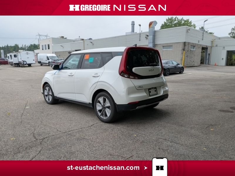 2022 Kia Soul White Laval - photo #8