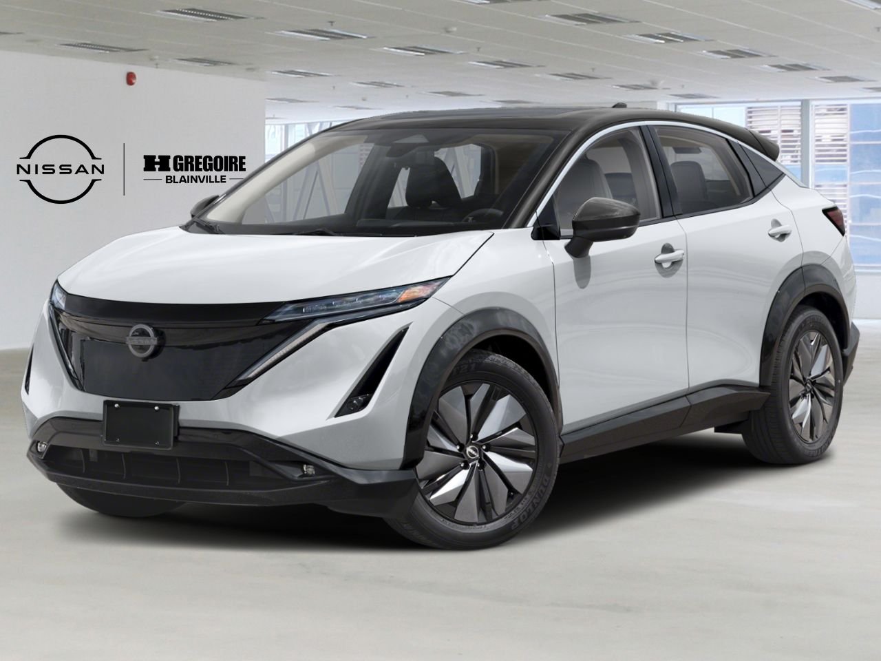 2026 Nissan ARIYA Everest White Pearl Tricoat/Black Diamond Pearl Blainville - photo #0