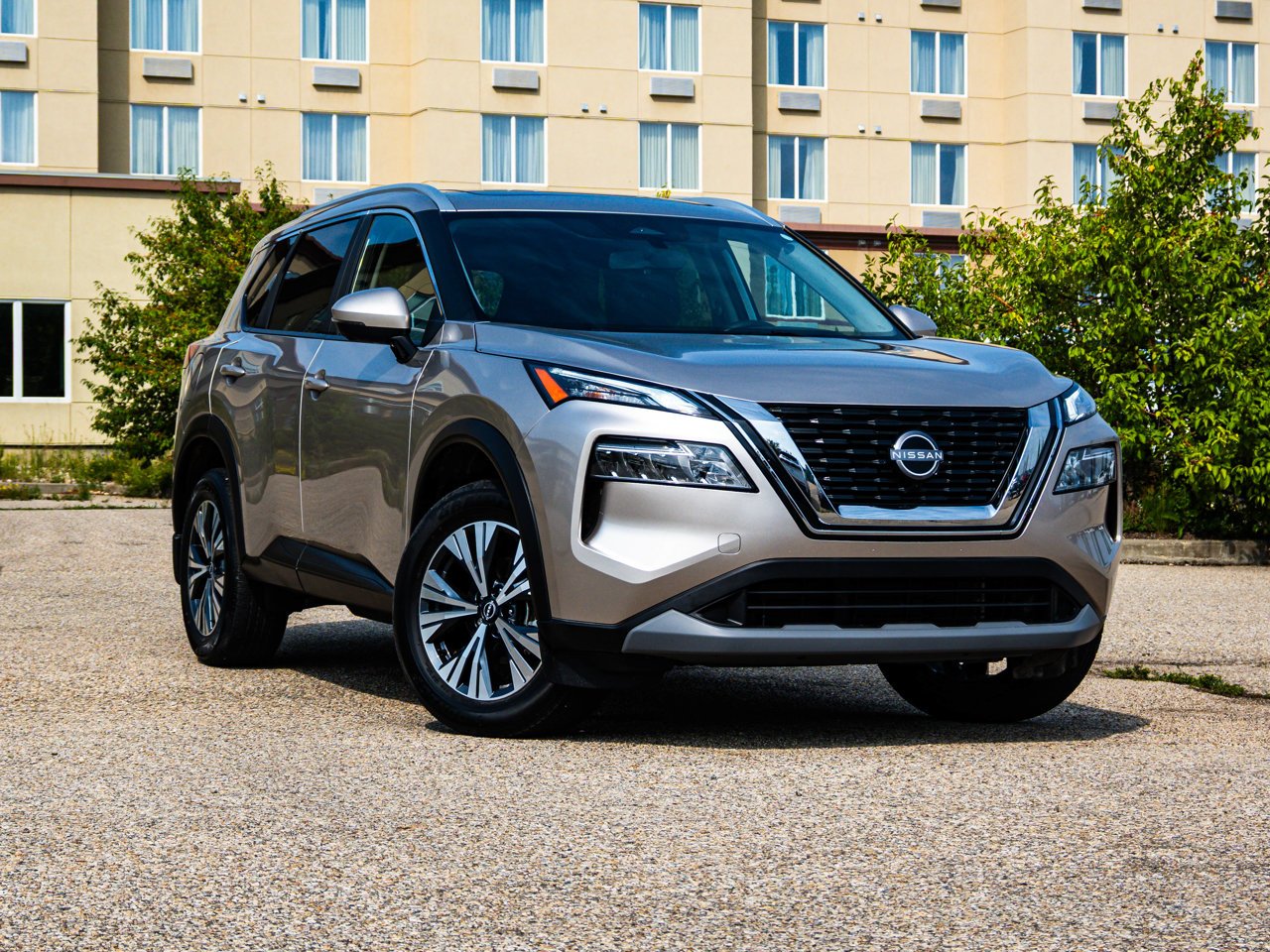2023 Nissan Rogue AWD SV Moonroof Beige Sherwood Park - photo #1