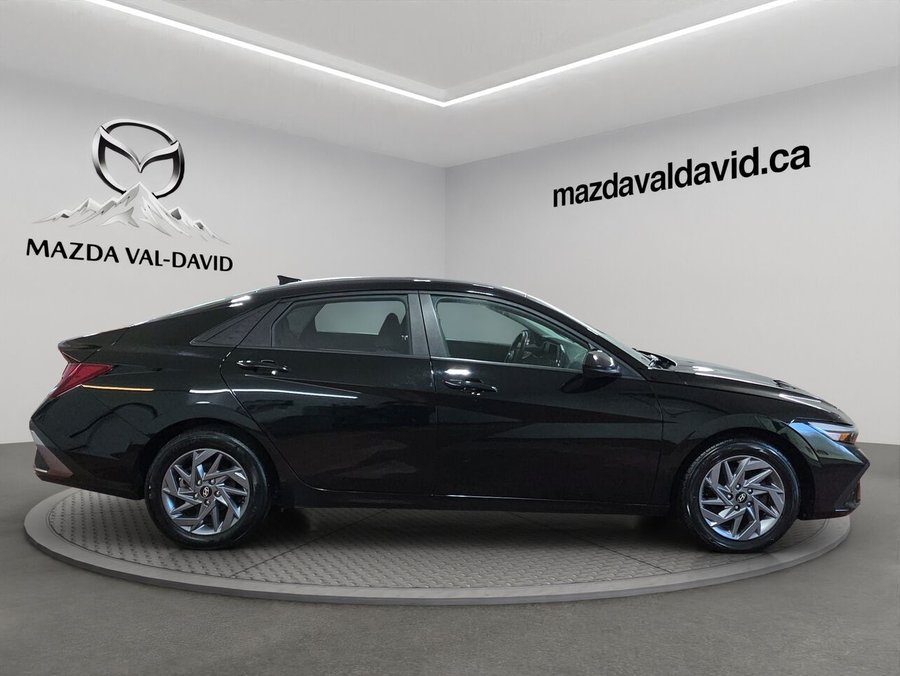 Hyundai Elantra Preferred IVT, Bluetooth, Commande audio au volant, volant chauffant 2024 Noir