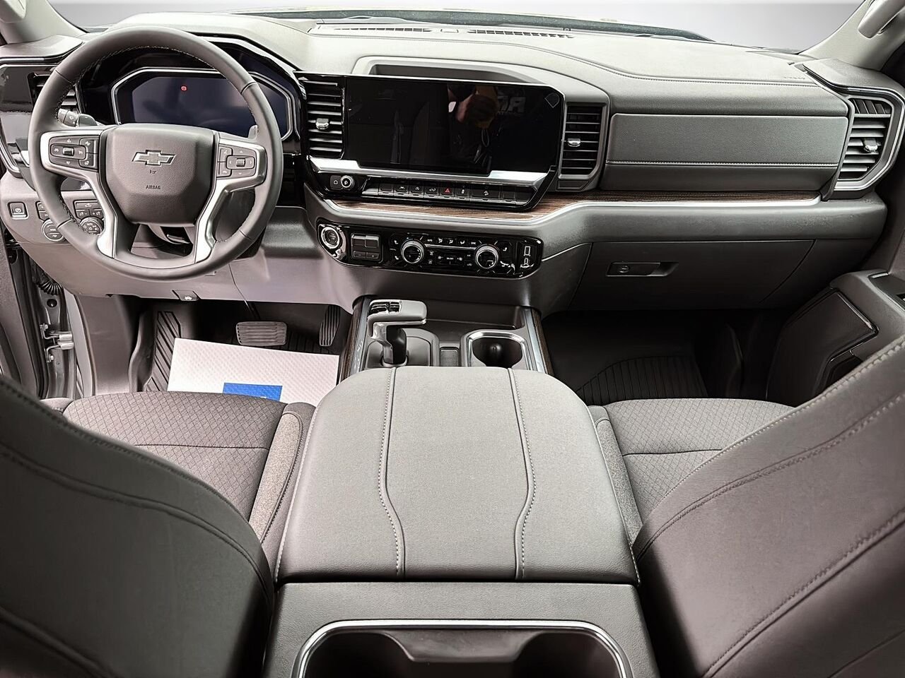 Chevrolet Silverado 1500 RST cabine multiplace 4RM 157 po 2026 GRIS STERLING METALLISE Saint-Hyacinthe - photo #7
