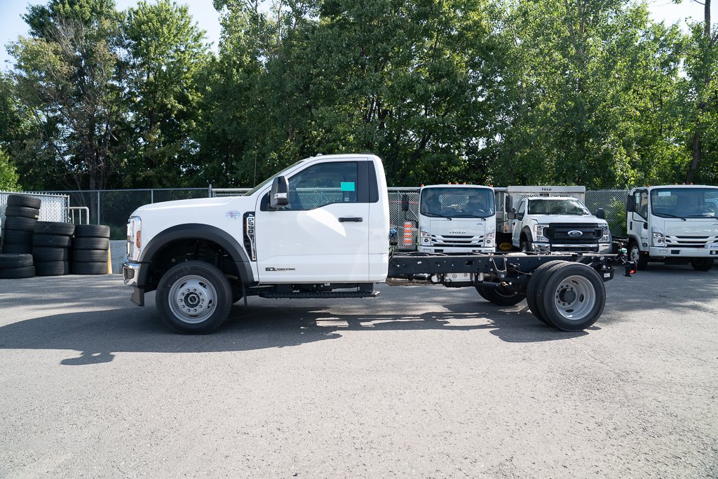 2024 Ford Super Duty F-550 DRW XLT 4WD Reg Cab 169" WB 84" CA White Kirkland - photo #1