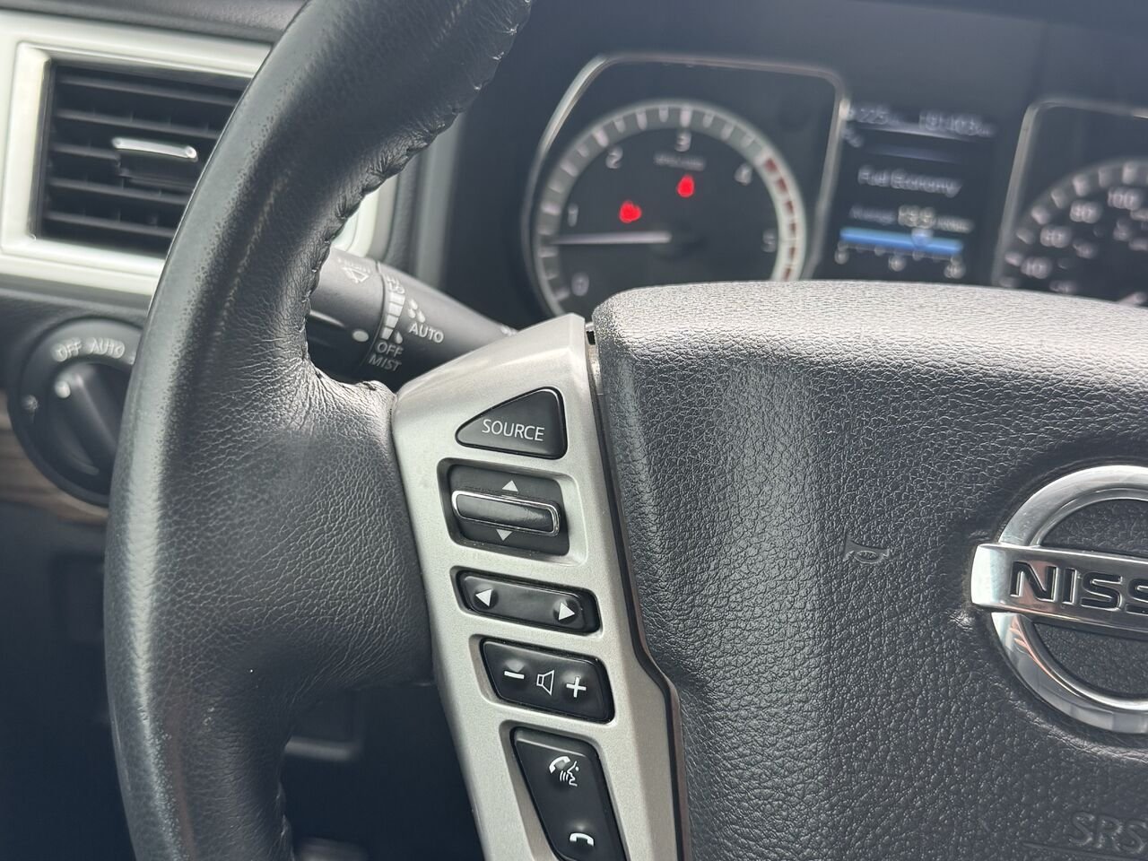 Nissan Titan XD Cummins 2016 Noir Granby - photo #18