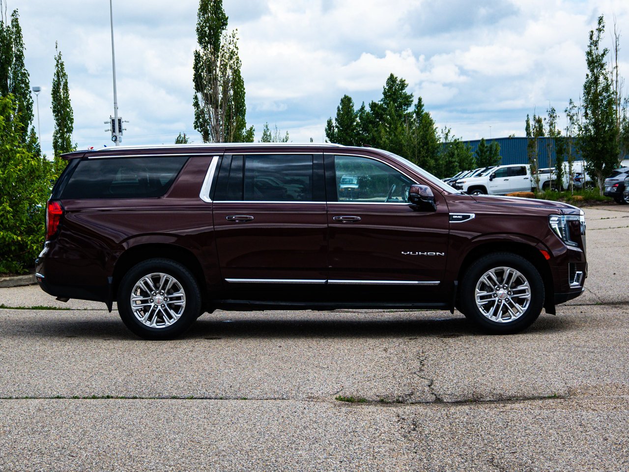 2022 GMC Yukon XL 4WD 4dr SLT Red Sherwood Park - photo #13