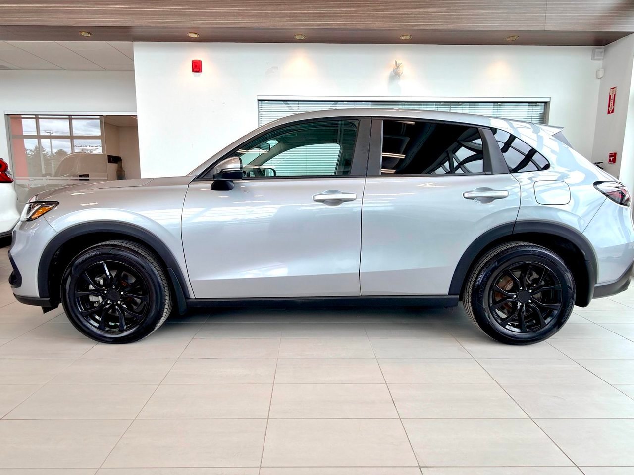 2025 Honda HR-V Silver Notre-Dame-des-Prairies - photo #9