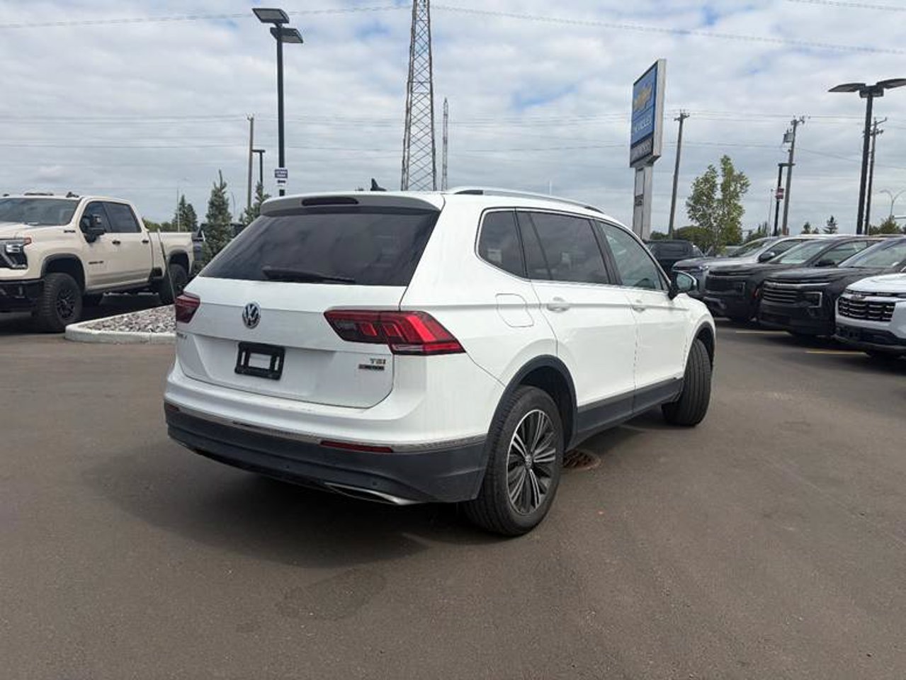 2018 Volkswagen Tiguan Highline 4MOTION White Sherwood Park - photo #2