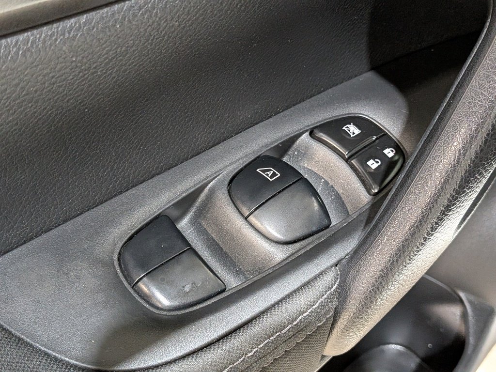 Nissan Qashqai FWD S Manual 2019 Blanc Val-David - photo #30