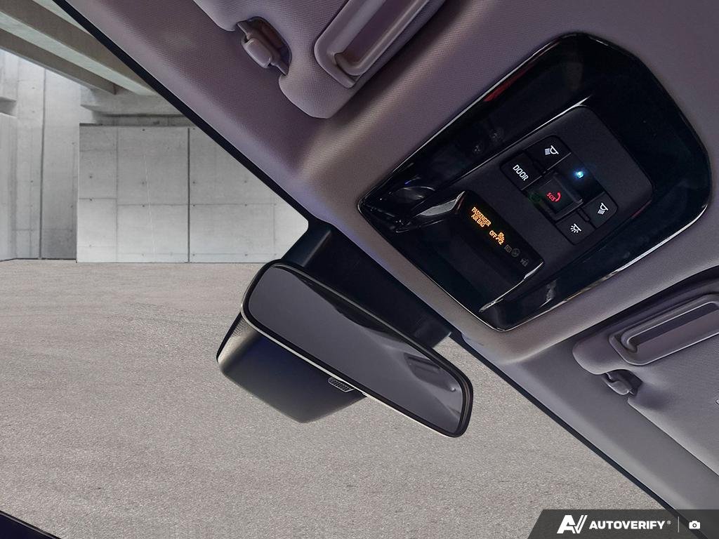 2023 Toyota Venza 2602013A | LE White Edmonton - photo #20