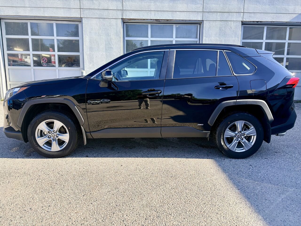 2024 Toyota RAV4 Black Mont-Laurier - photo #11