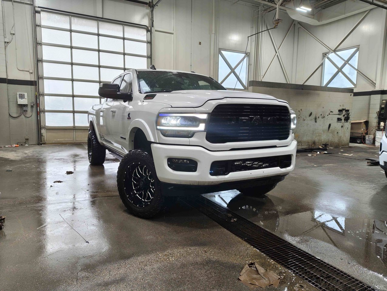 2021 Ram 2500 Laramie 4x4 Crew Cab 6'4 Box White Sherwood Park - photo #1
