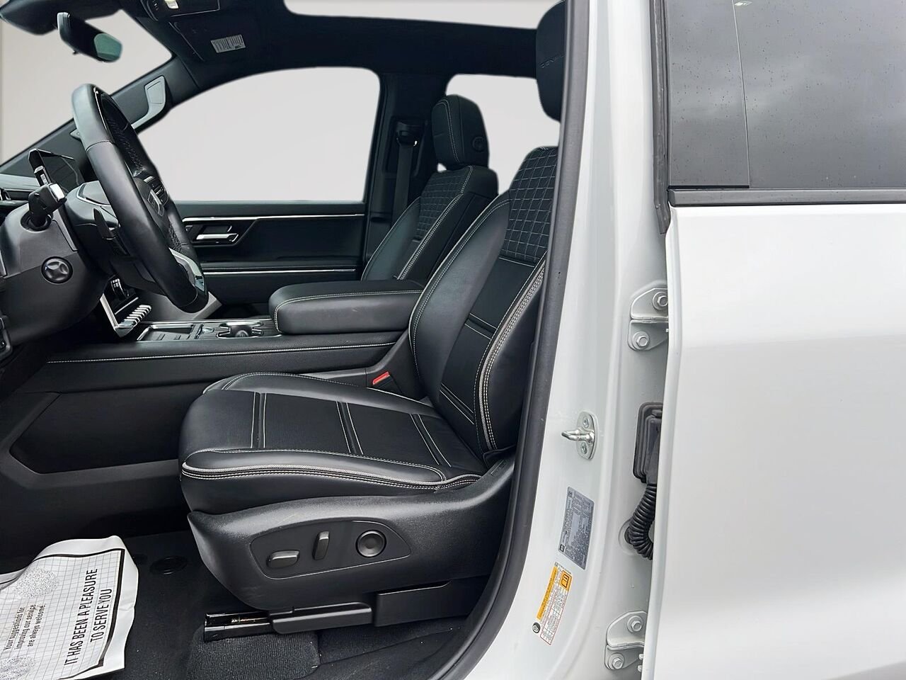2025 GMC Sierra EV DENALI White Québec - photo #8