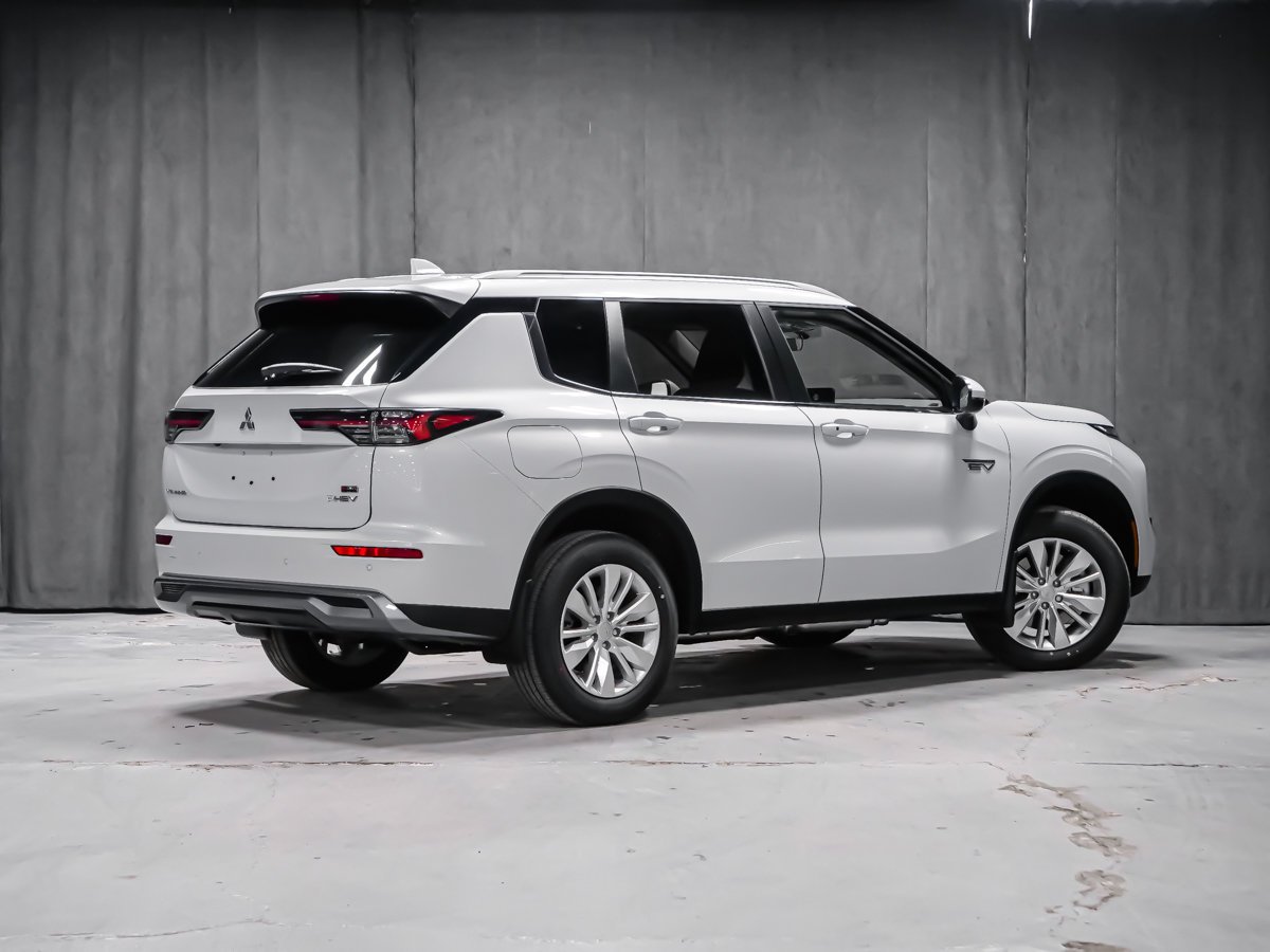 Mitsubishi Outlander PHEV SE 2026 Fini taillé diamant Blanc de qualité supérieure Montréal - photo #4