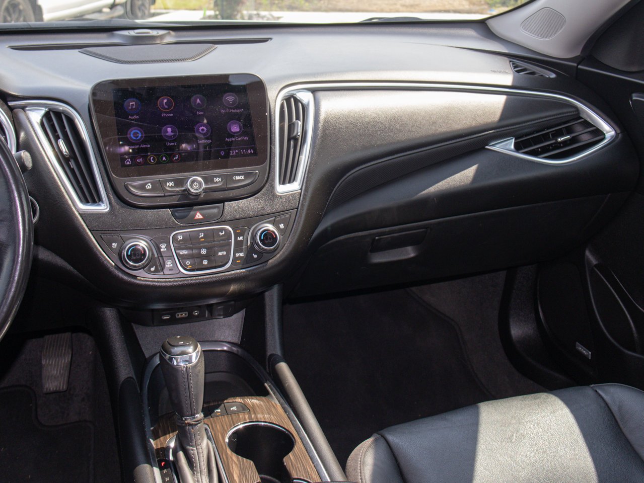 2020 Chevrolet Malibu 4dr Sdn Premier White Sherwood Park - photo #31
