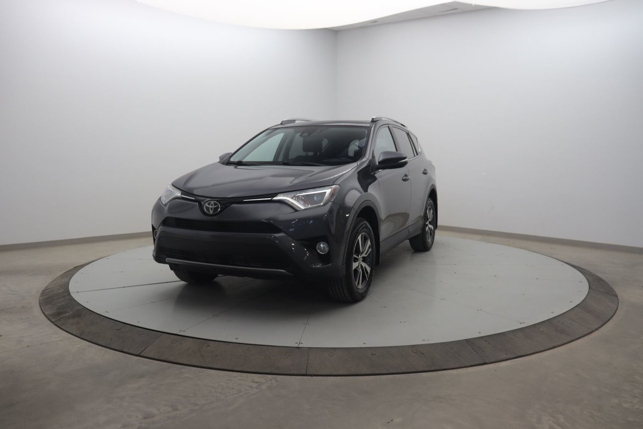 2018 Toyota RAV4 VIN 2T3RFREV9JW852844 Grey Baie-Comeau - photo #0