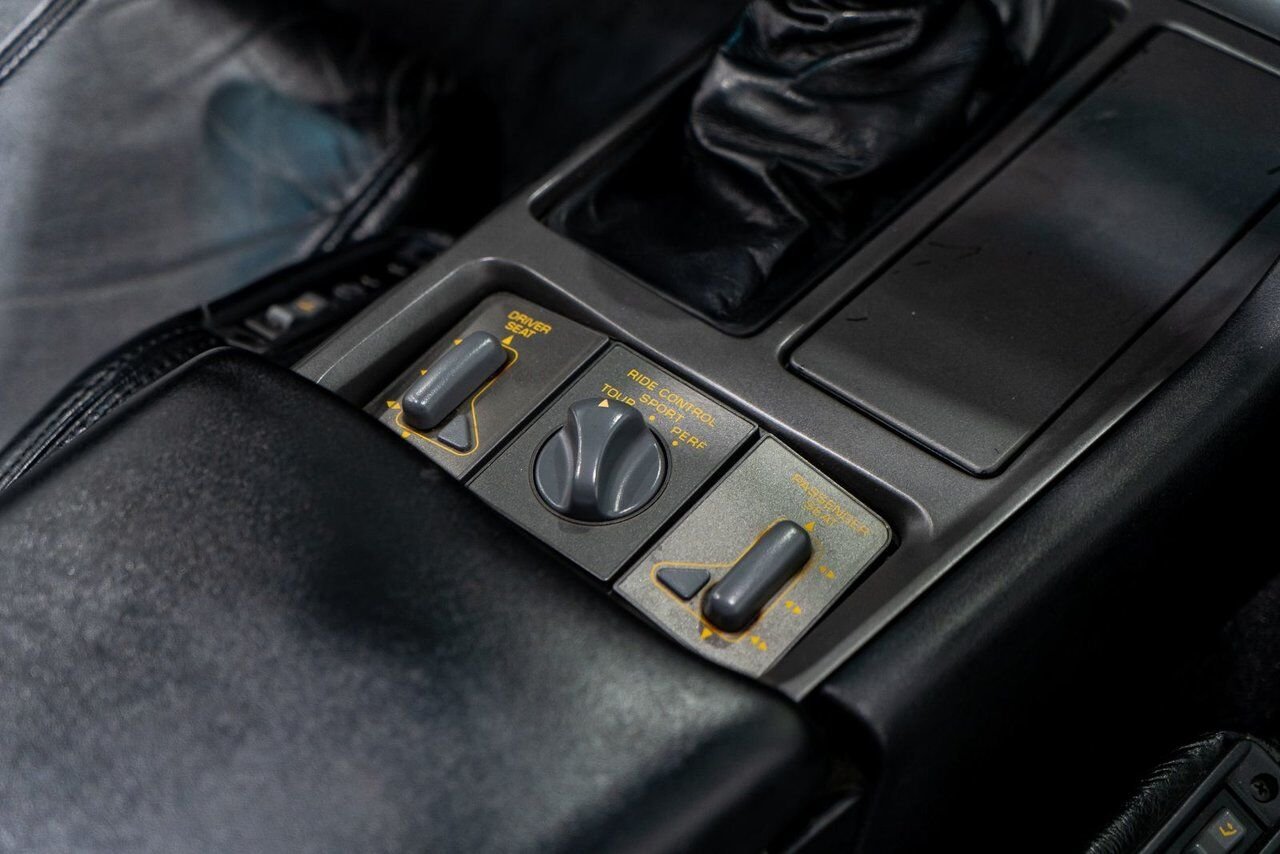 1990 Chevrolet Corvette ZR1 | PRIX EN USD Black Montreal - photo #11