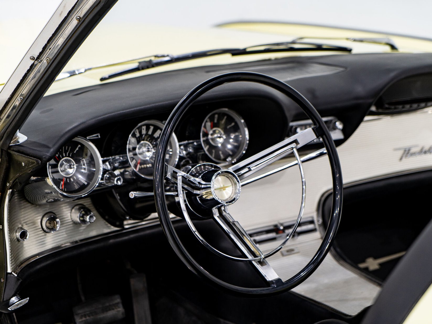 Ford Thunderbird Beautifully Presented From Older Restoration with original bill of sale 1962 Jaune Montréal - photo #62