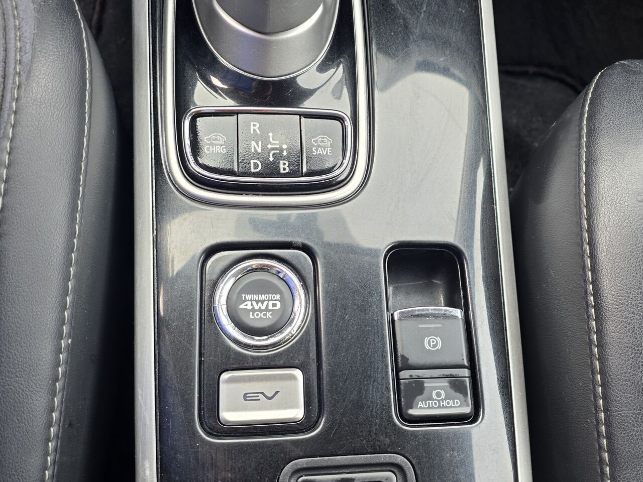 2020 Mitsubishi Outlander Plug-In Hybrid White  - photo #15