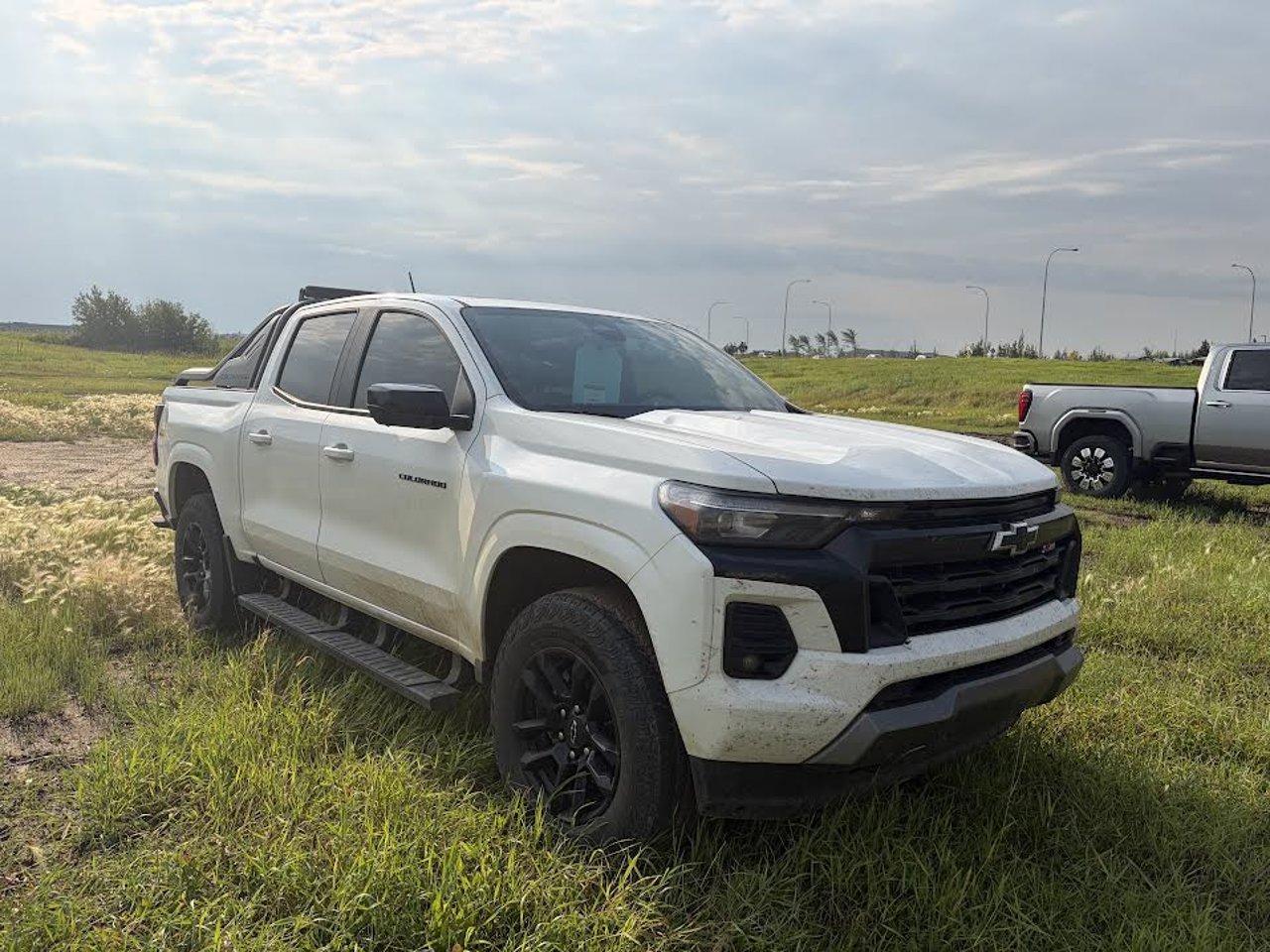 2025 Chevrolet Colorado 4WD Crew Cab Z71 White Sherwood Park - photo #1