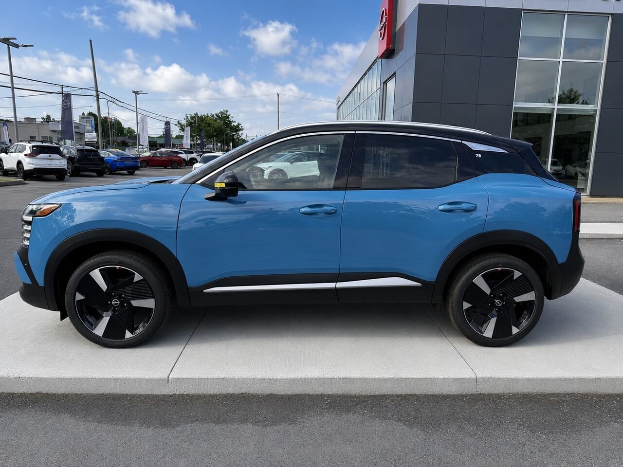 NISSAN Kicks KICKS SR PRIVIL GE 2026 Bleu glacial arctique/Noir intense Châteauguay - photo #1