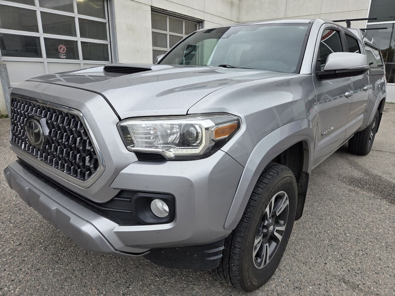Toyota TACOMA 2018 Argent Mont-Laurier - photo #0