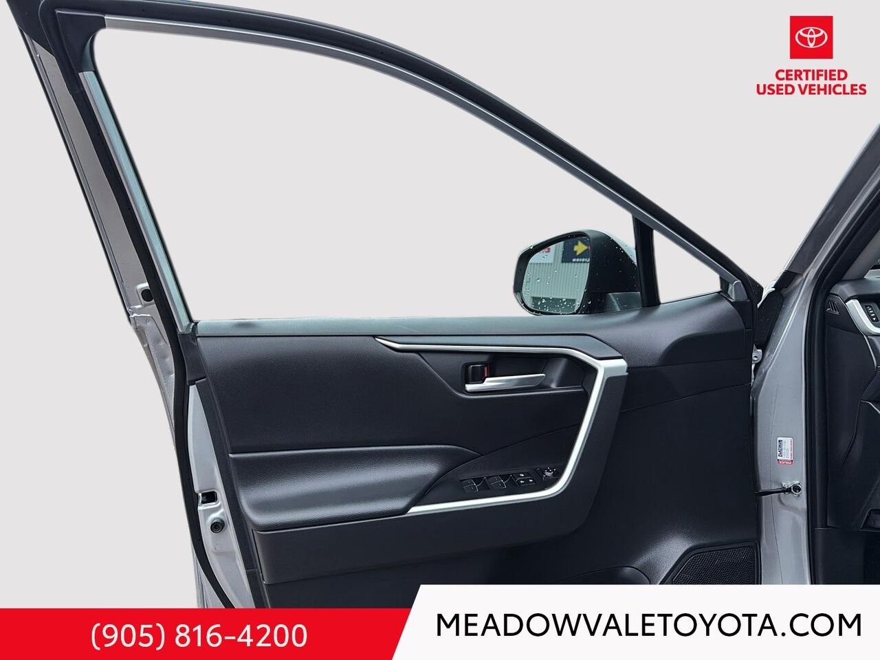 2025 Toyota RAV4 Heated steering wheel, Back-up Camera, Power moonroof, power liftgate Silver Mississauga - photo #7
