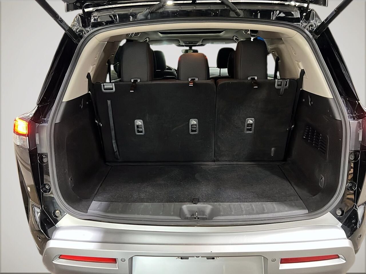 2024 Nissan Pathfinder Black Québec - photo #5