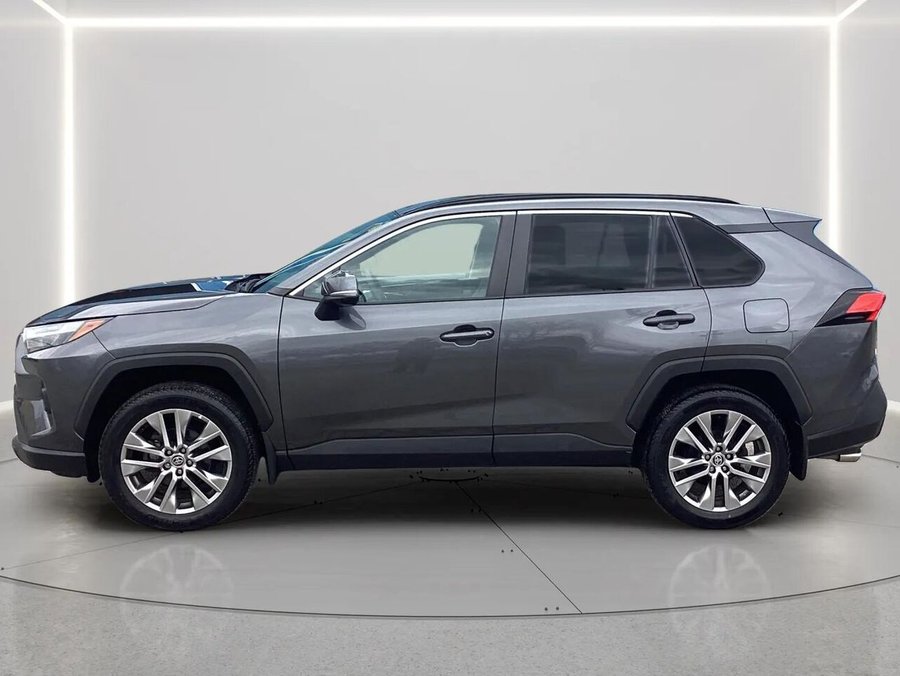 TOYOTA RAV4 XLE 2022 2022 Gris magnétique métallisé